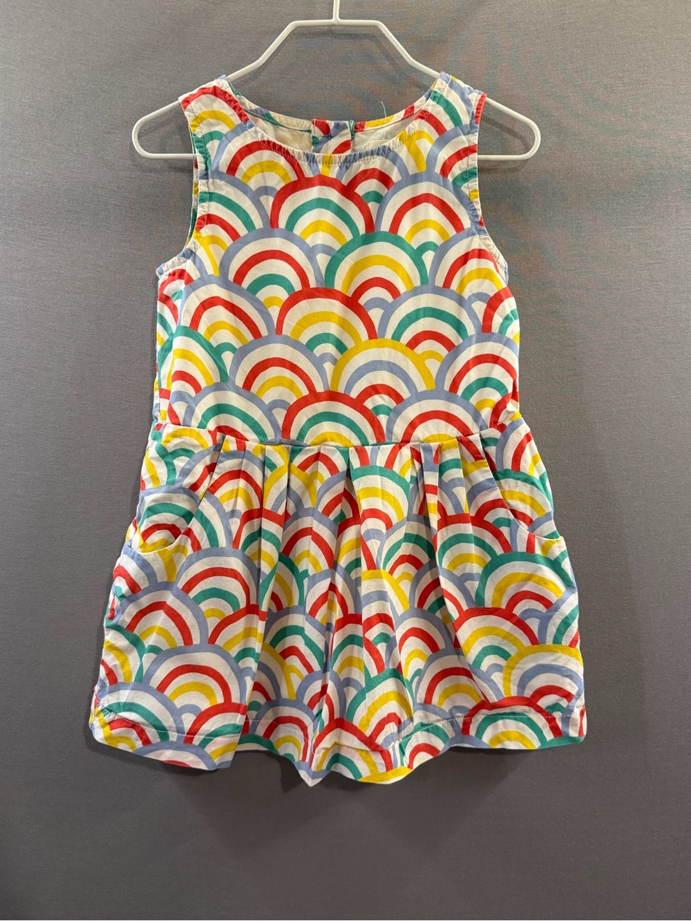Mini Boden toddler Girls' Rainbow Arch Print Sleeveless Dress - Multicolor 2/3T